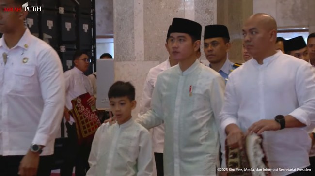 Gibran Sungkeman ke Jokowi di Solo, Dapat Wejangan Khusus dari Sang Ayah